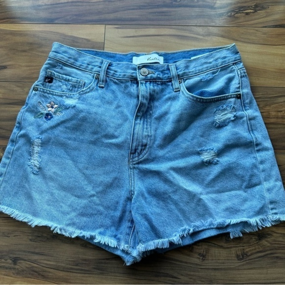 Kancan floral embroidered denim shorts L